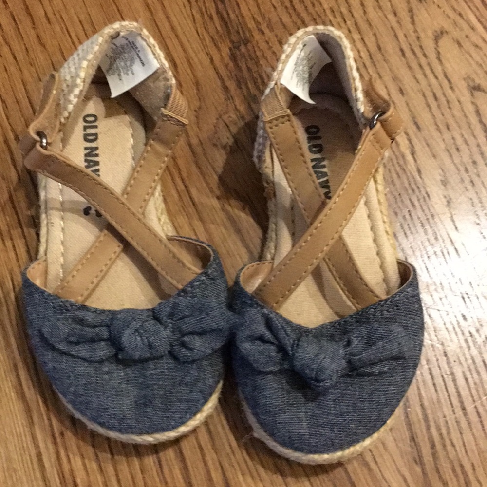 3 For $10 🎉 Old Navy Shoes